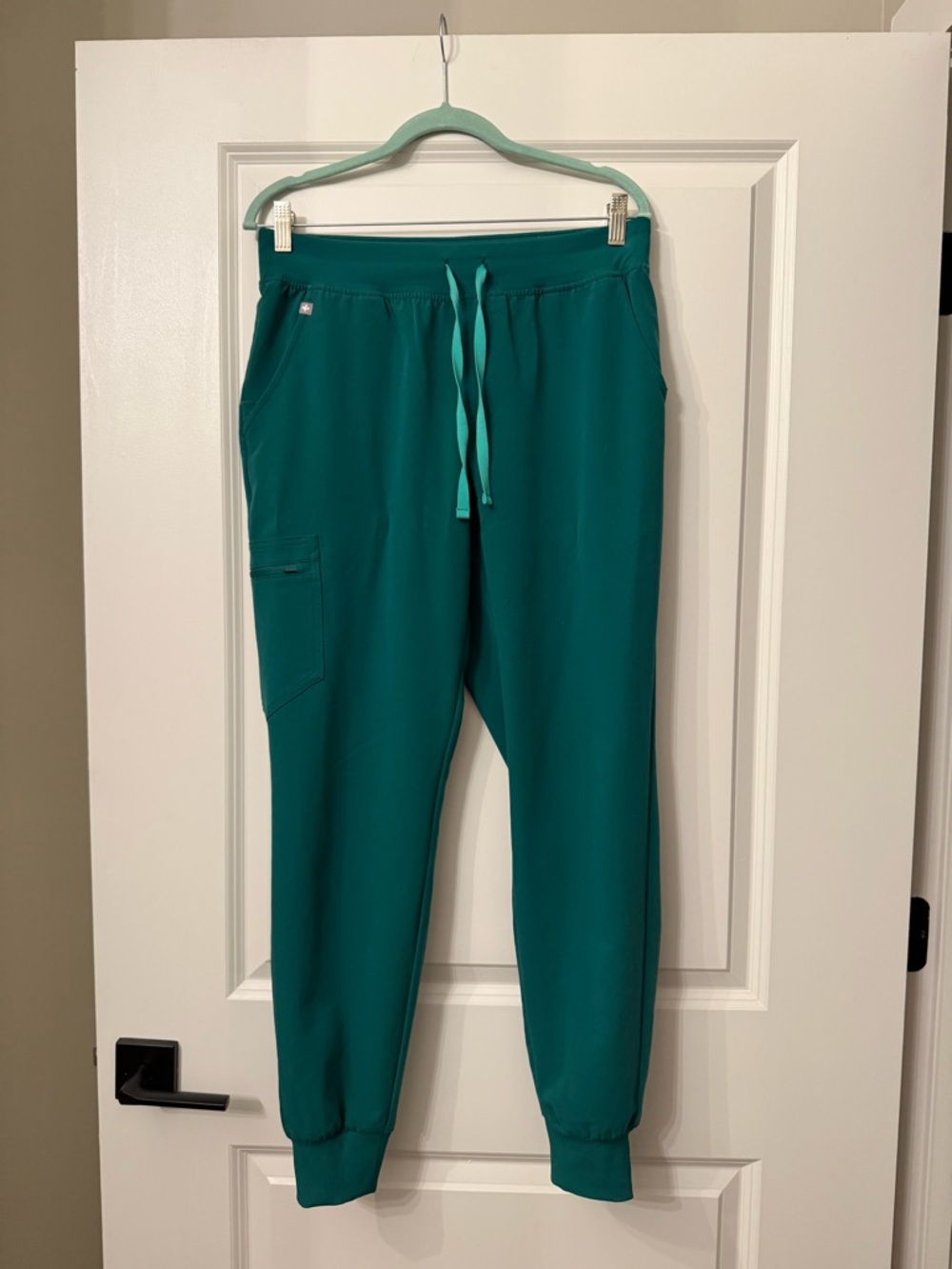 FIGS Women’s Zamora Jogger Scrub Pants